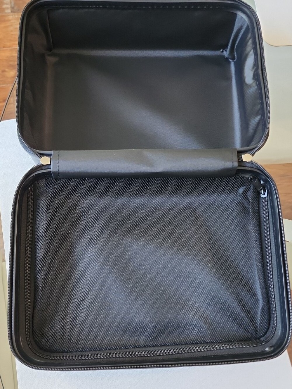Black Women's Hard-Shell Toiletry Case - Picture 5 of 10